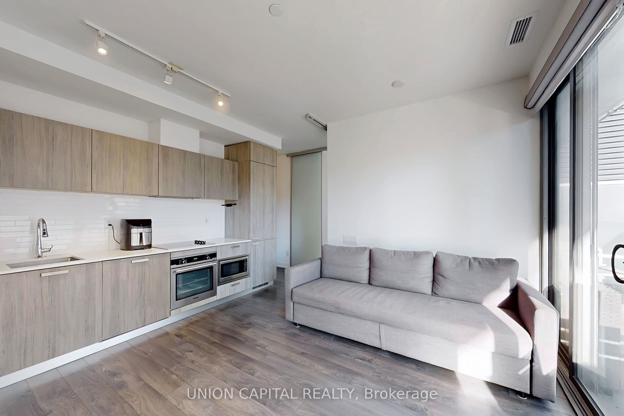 50 Charles Street E #1112