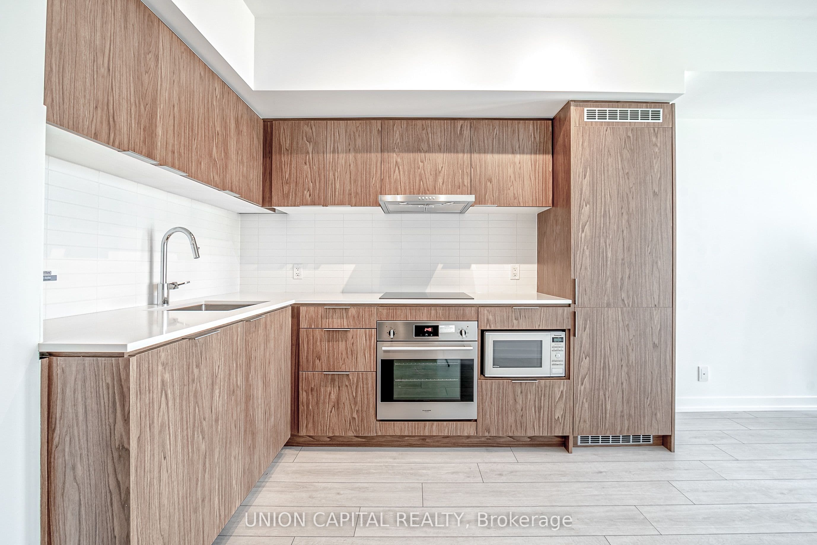 60 Shuter Street #PH209 5