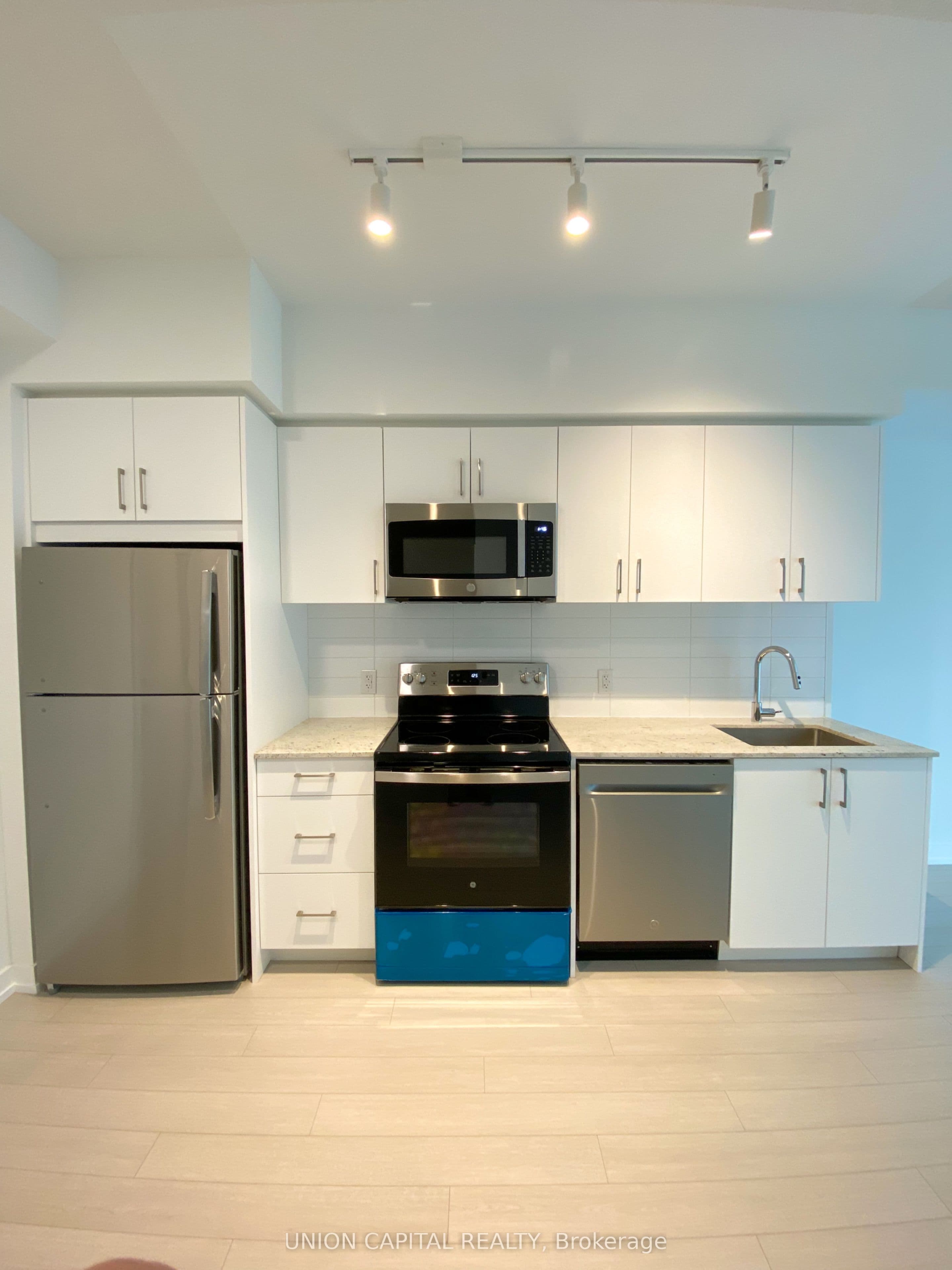 4010 Eglinton Avenue W #1916 3