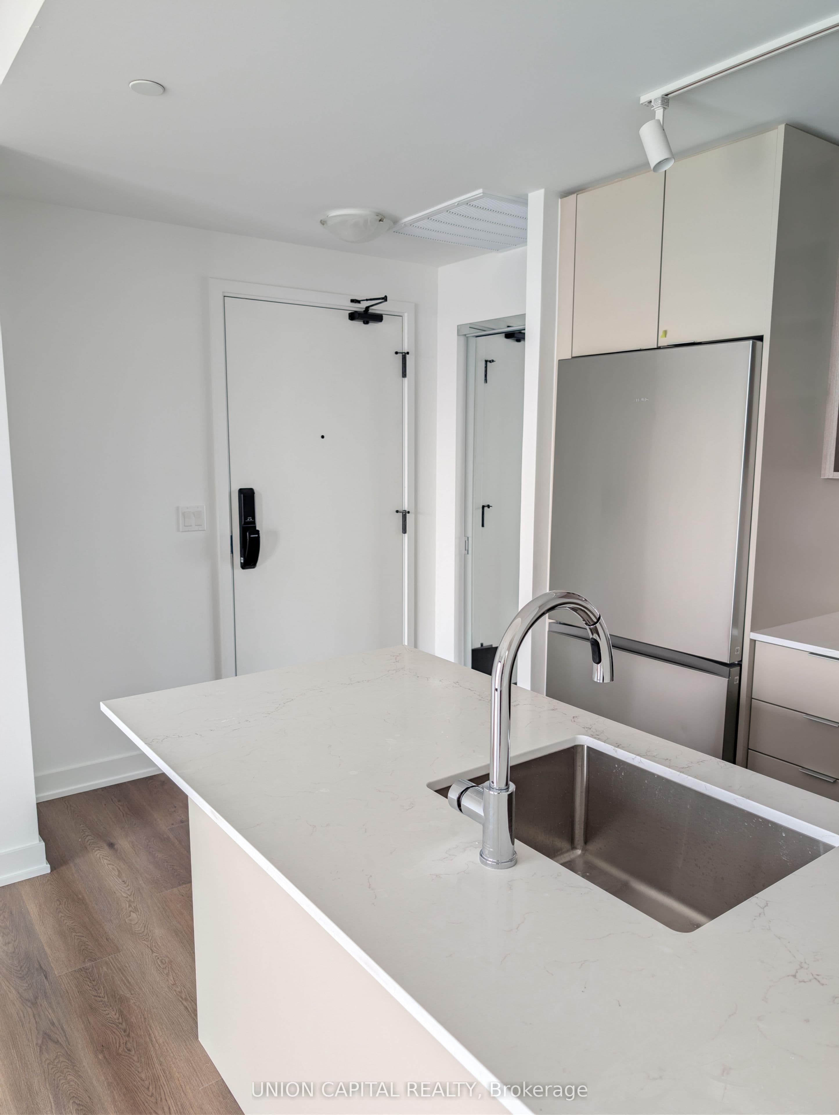 2075 Lakeshore Road #801 3