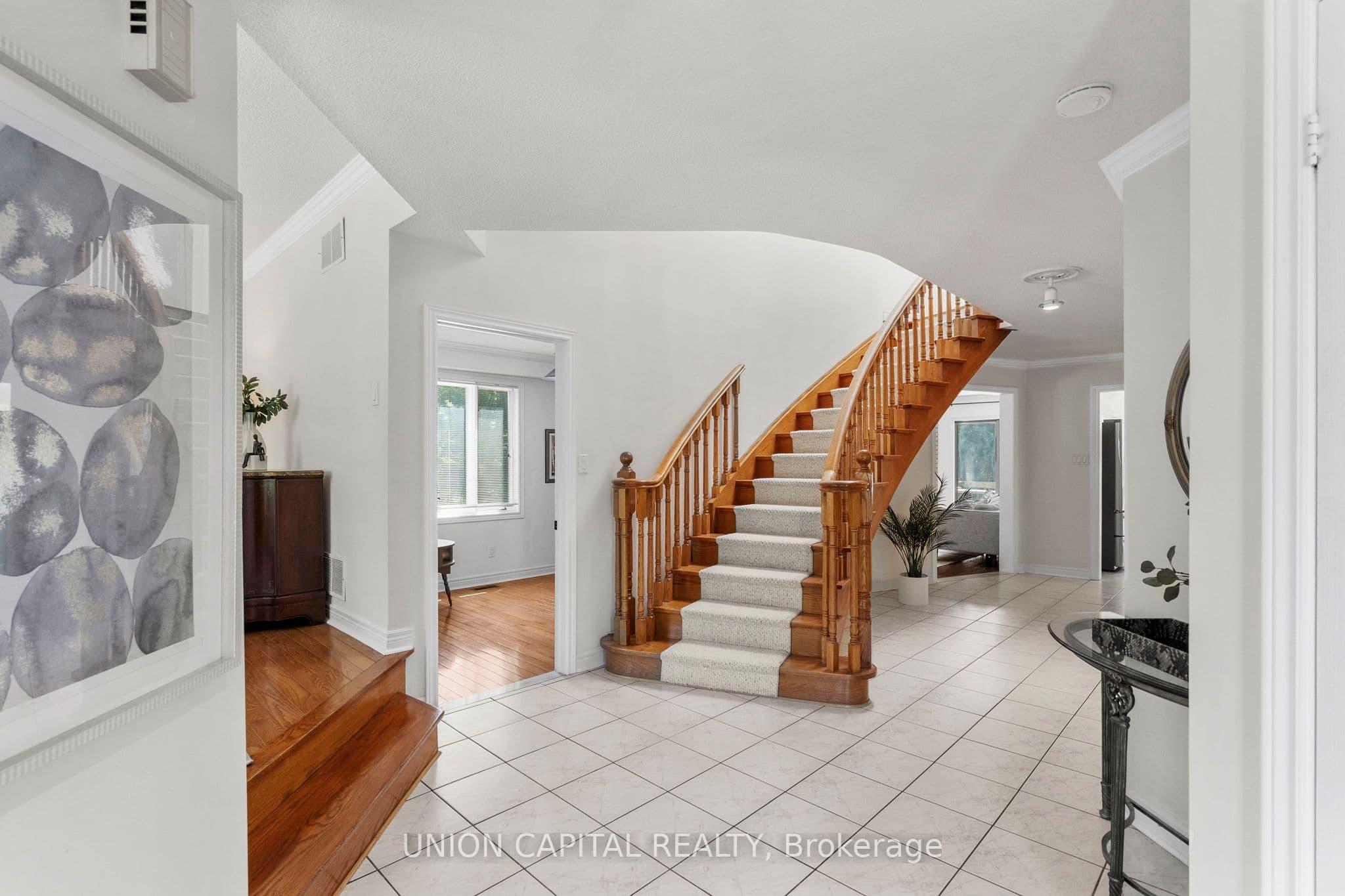 99 Abitibi Avenue 4