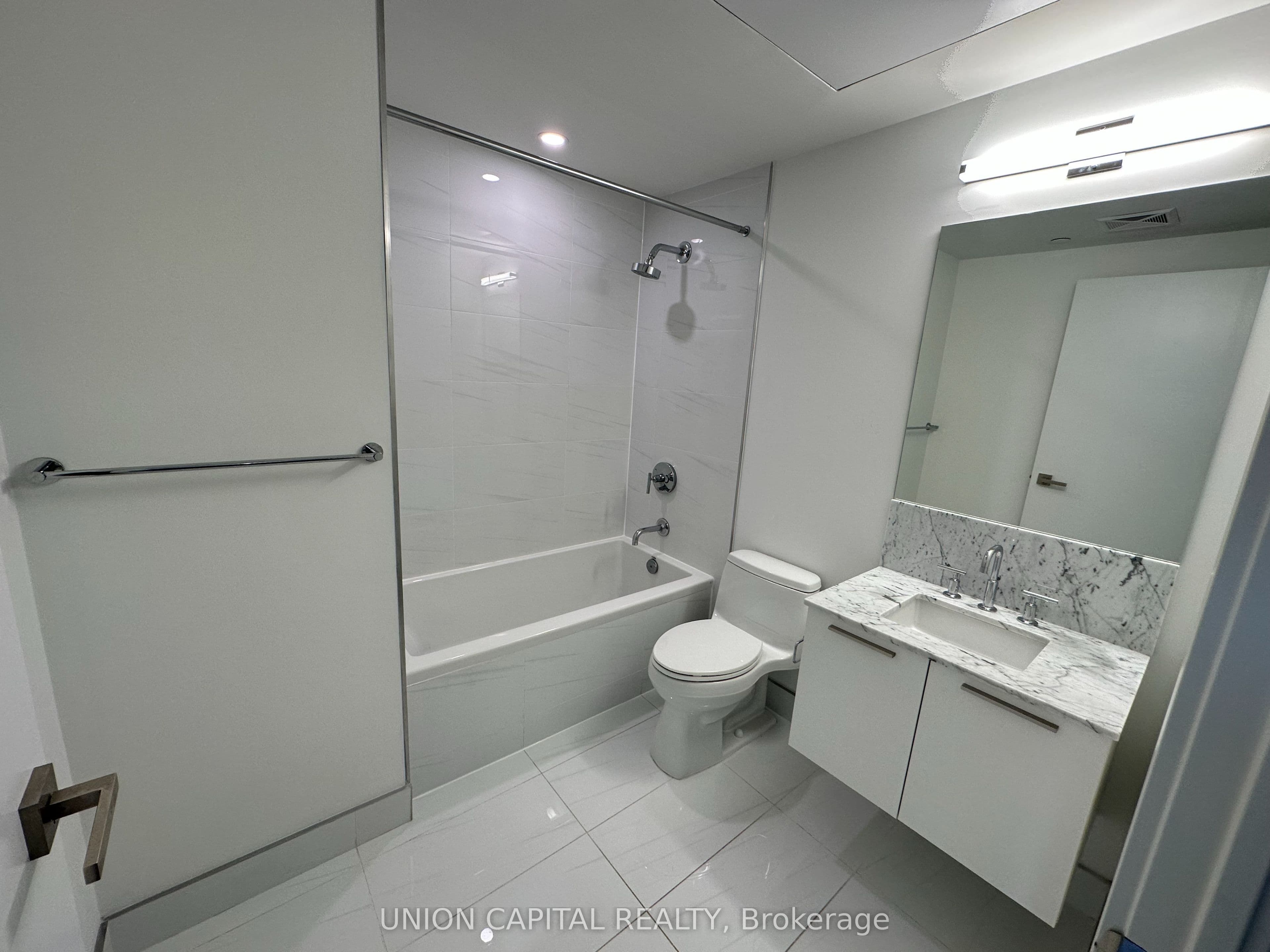 3 Gloucester Street #2605 4