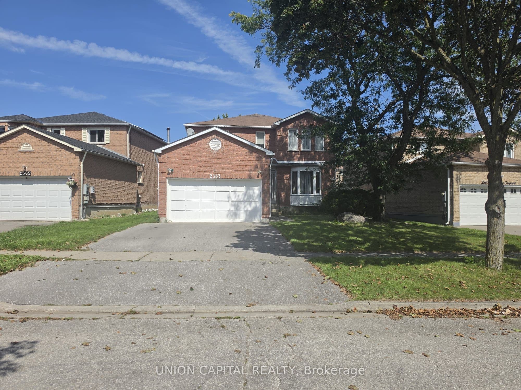 2363 Strathmore Crescent 4