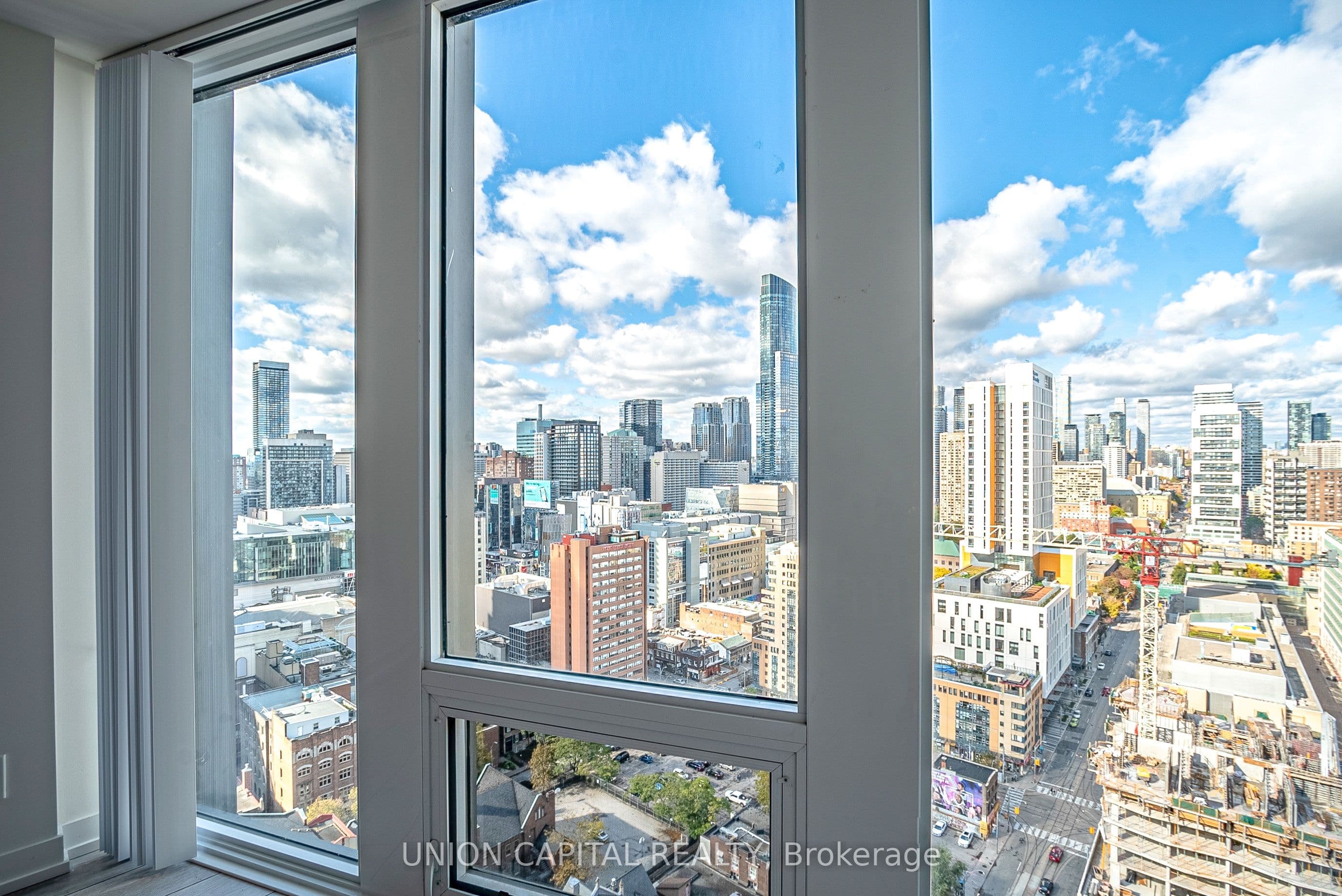 60 Shuter Street #PH209 2
