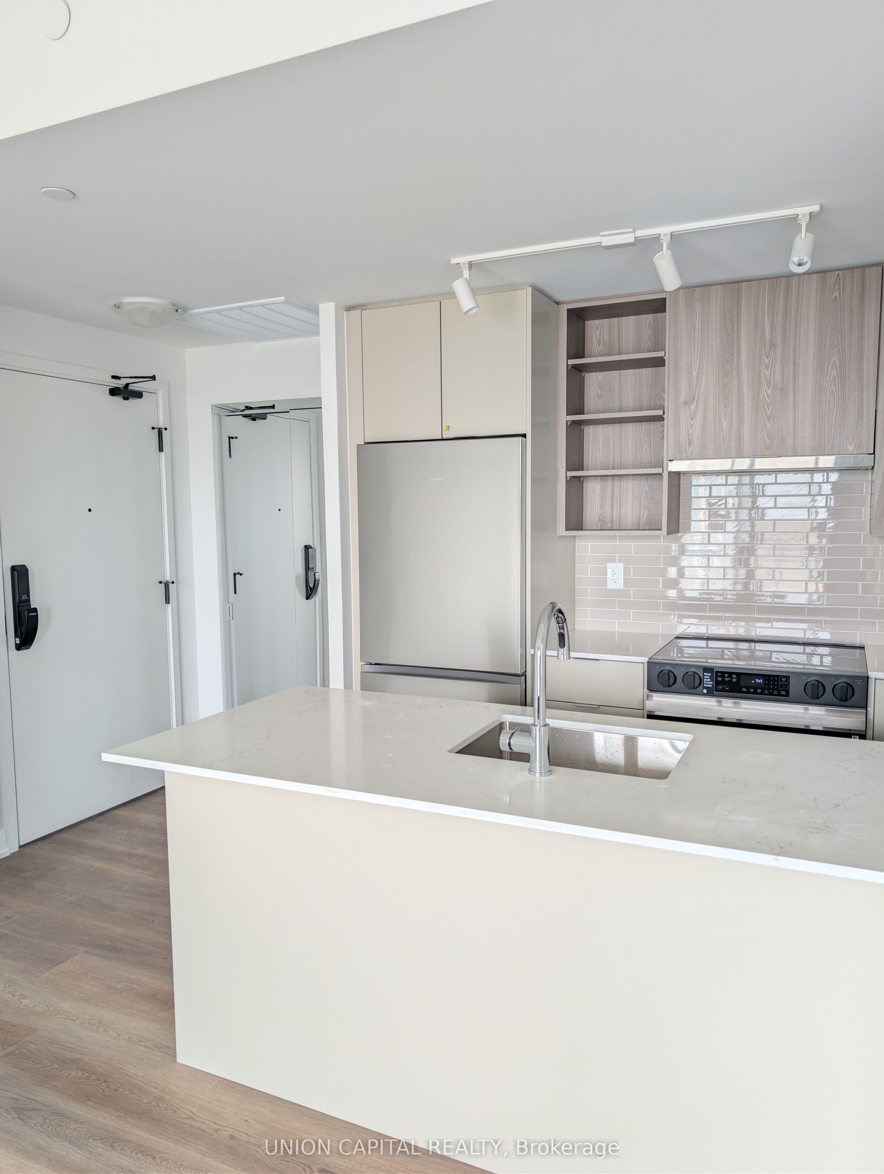 2075 Lakeshore Road #801 4