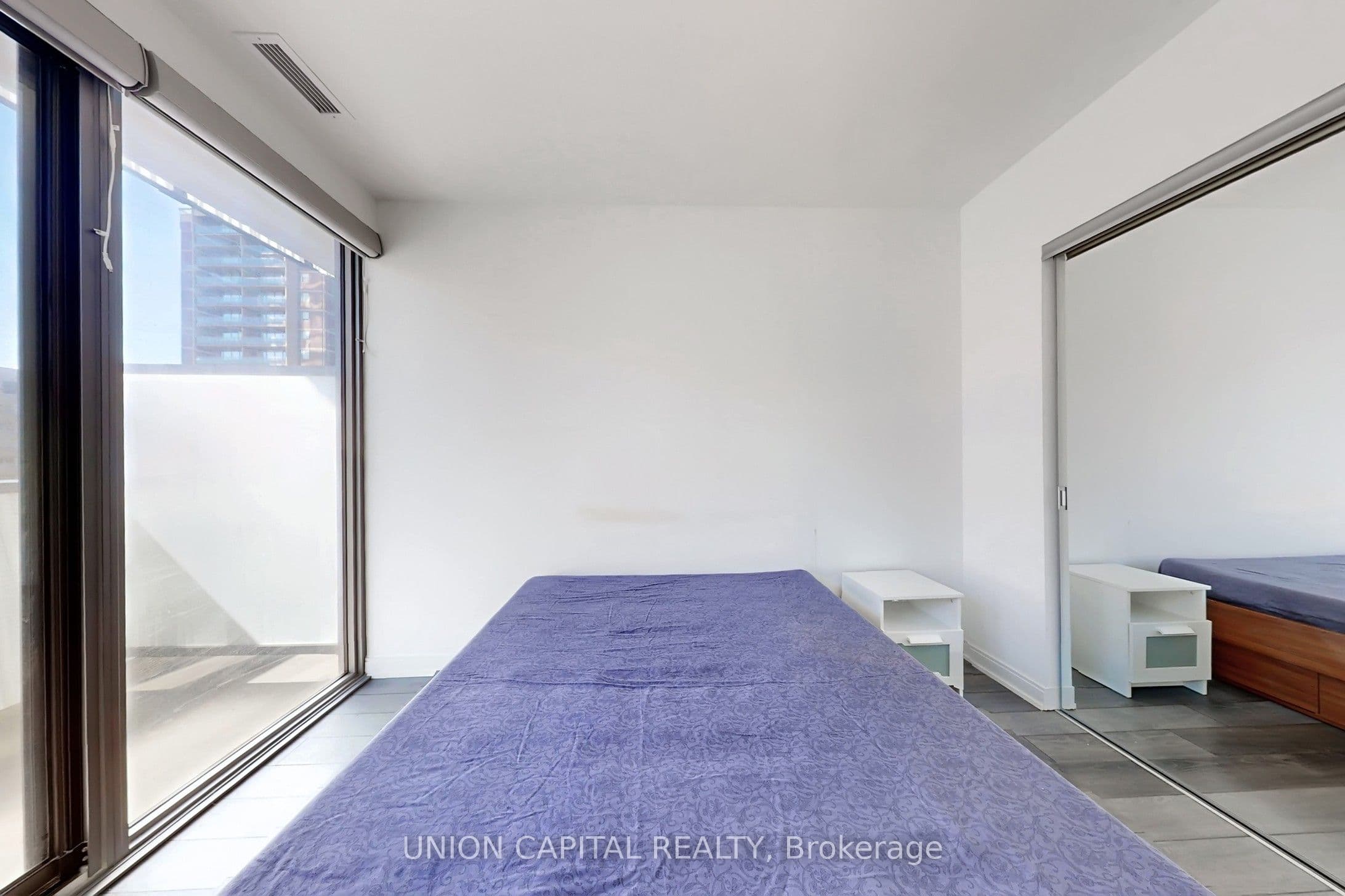 50 Charles Street E #1112 4