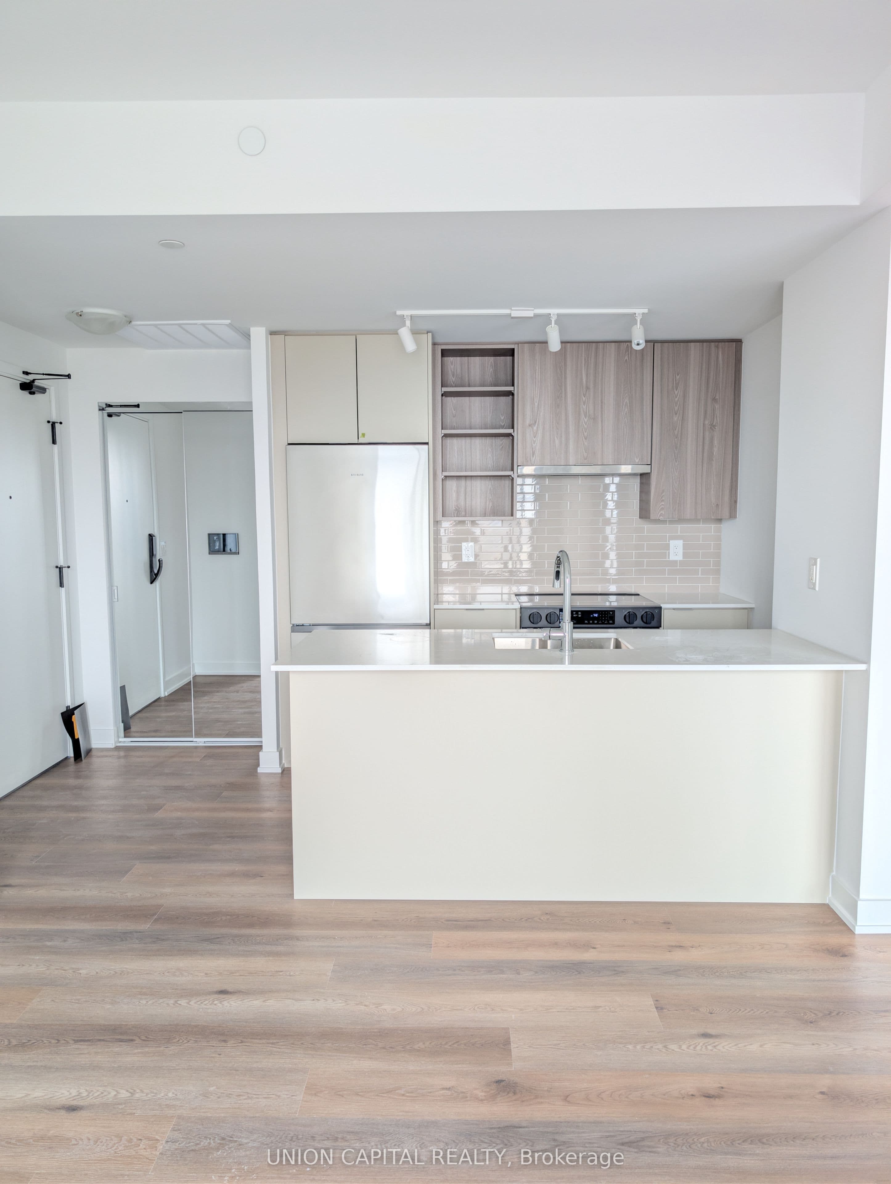 2075 Lakeshore Road #801 2